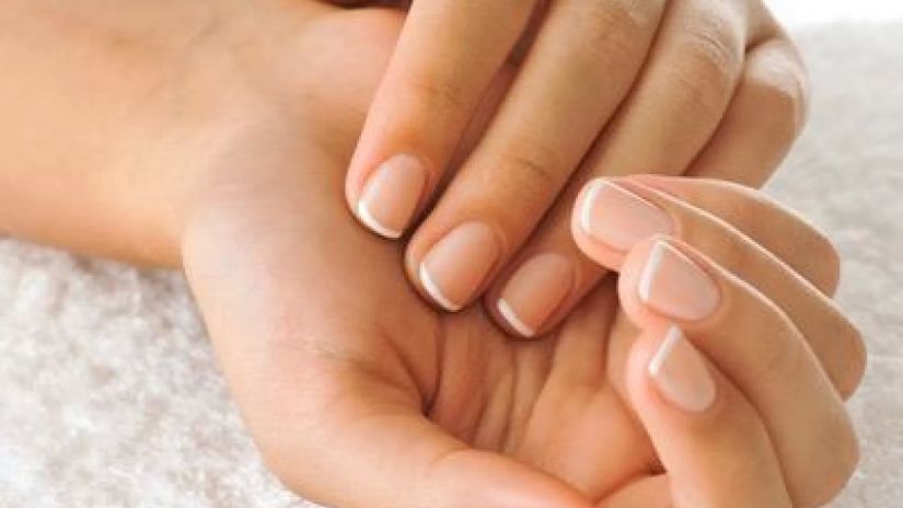 დააკვირდით ფრჩხილებს