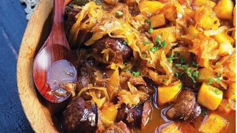 კომბოსტოში მოშუშული
ხორცი