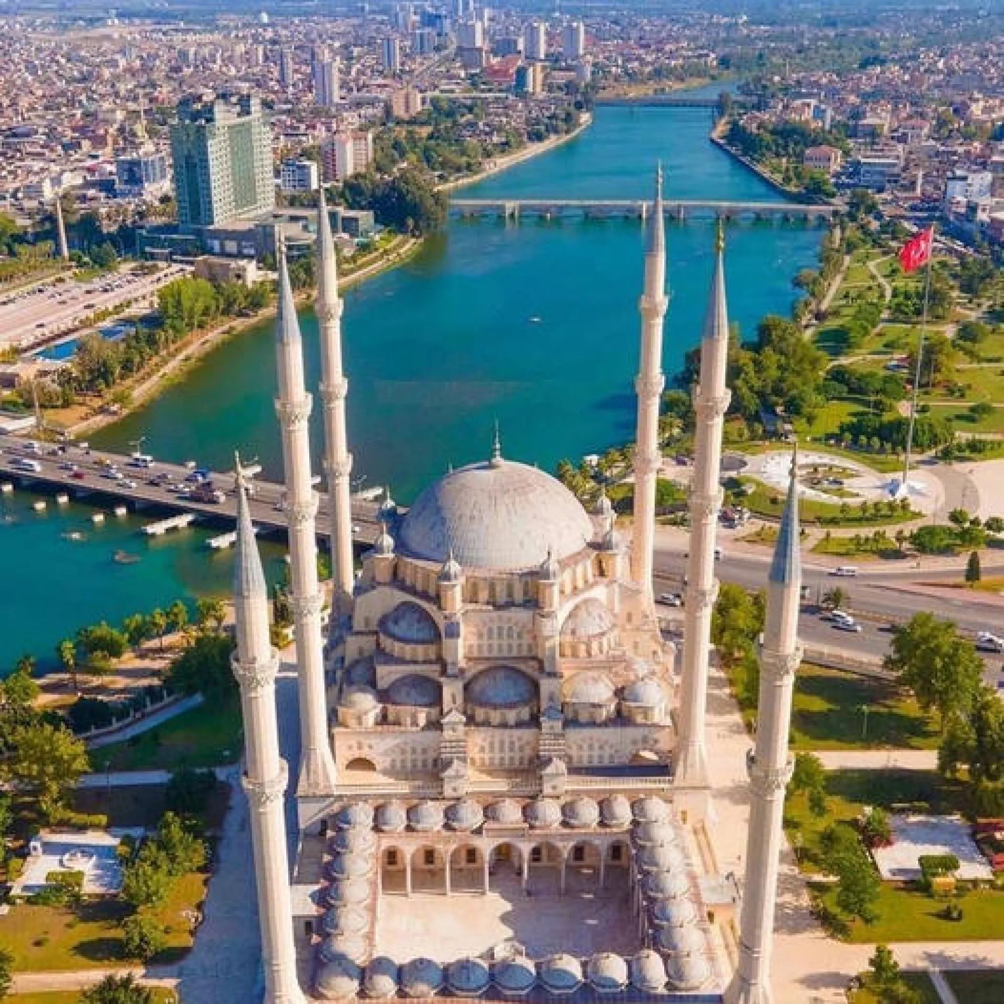 Город в турции где живут. Мечеть Сабанчи Адана. Адана Турция. Турецкий город Адана. Мечеть Султанахмет 2022.